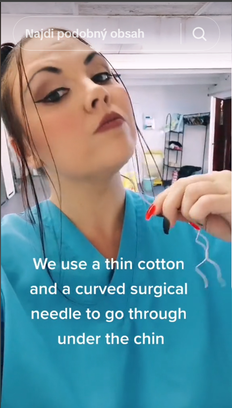Pracovníčka márnice Hayleigh.