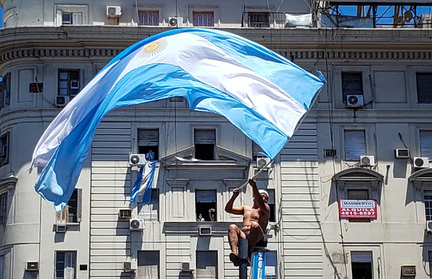 Tragiczna śmierć argentyńskiego kibica. Zmarł z powodu uduszenia się flagą