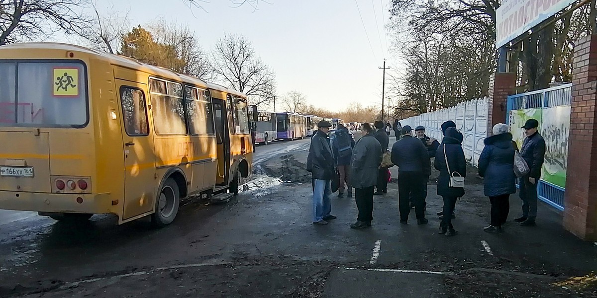 Ewakuacja mieszkańców Doniecka z regionów separatystycznych.