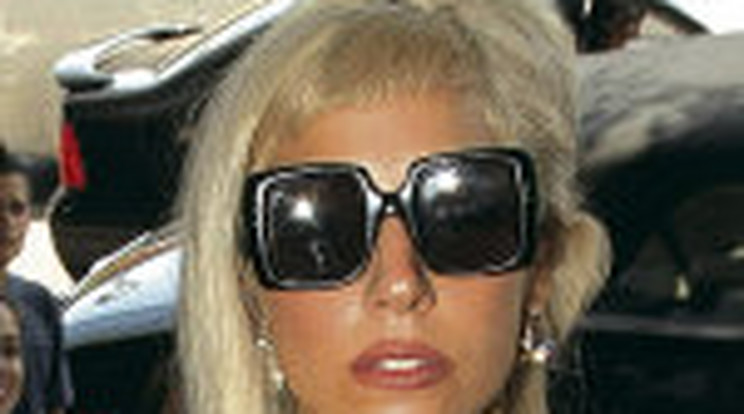 Lady Gaga smink és bugyi nélkül - Videó!