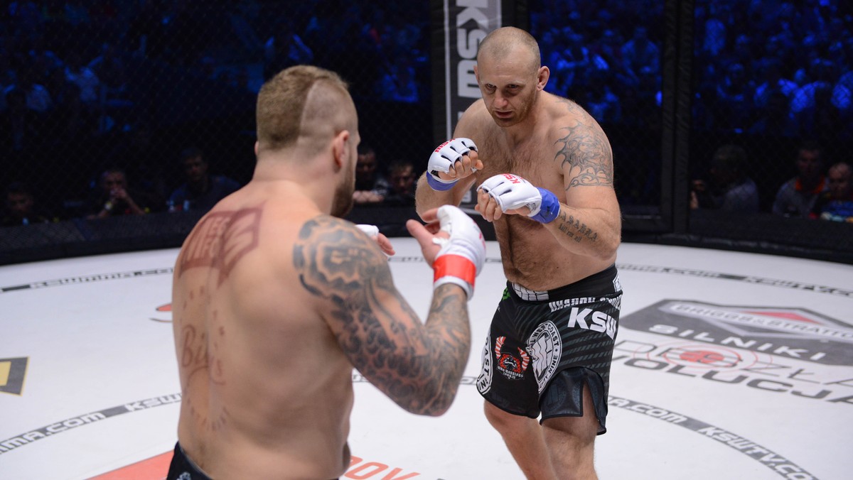 Rośnie temperatura przed walką wieczoru KSW 37 (3 grudnia w Krakowie). Brazylijczyk Fernando Rodrigues Jr. postara się odebrać pas mistrza wagi ciężkiej Karolowi Bedorfowi. - Dawno nie miałem okazji bić się z takim "dzieciaczkiem" - drwił z rywala Bedorf na wtorkowej konferencji prasowej.