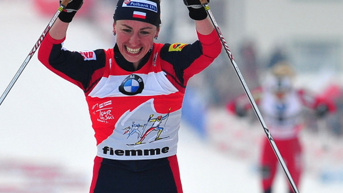 Justyna Kowalczyk zdobyła srebrny medal mistrzostw świata w Oslo w biegu na 10 km techniką klasyczną. Po pasjonującym finiszu przegrała ze swoją najgroźniejszą rywalką - Norweżką Marit Bjoergen.