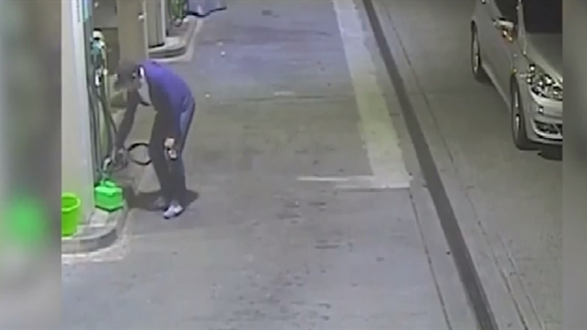 Ubica, Mančester, Ming Jiang