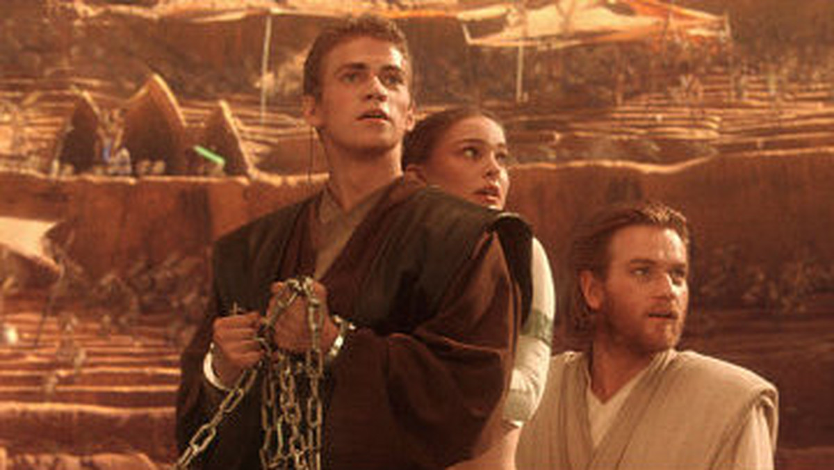 "Gwiezdne wojny: część II – Atak Klonów" ("Star Wars: Episode II – Attack of the Clones"), reżyseria: George Lucas. Obsada: Ewan McGregor, Natalie Portman, Hayden Christensen, Christopher Lee, Samuel L. Jackson. USA 2002.