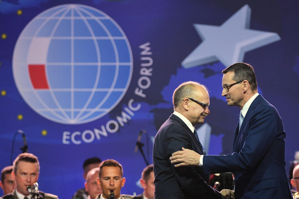 Premier Mateusz Morawiecki i założyciel Fundacji „Instytut Studiów Wschodnich” Zygmunt Berdychowski