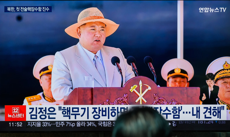 Kim Dzong Un wygłaszający przemówienie podczas ceremonii 6 września 2023 r.