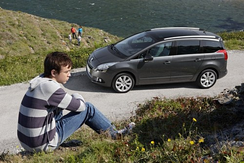 Peugeot 5008 - Francuzi podbijają rynek minivanów