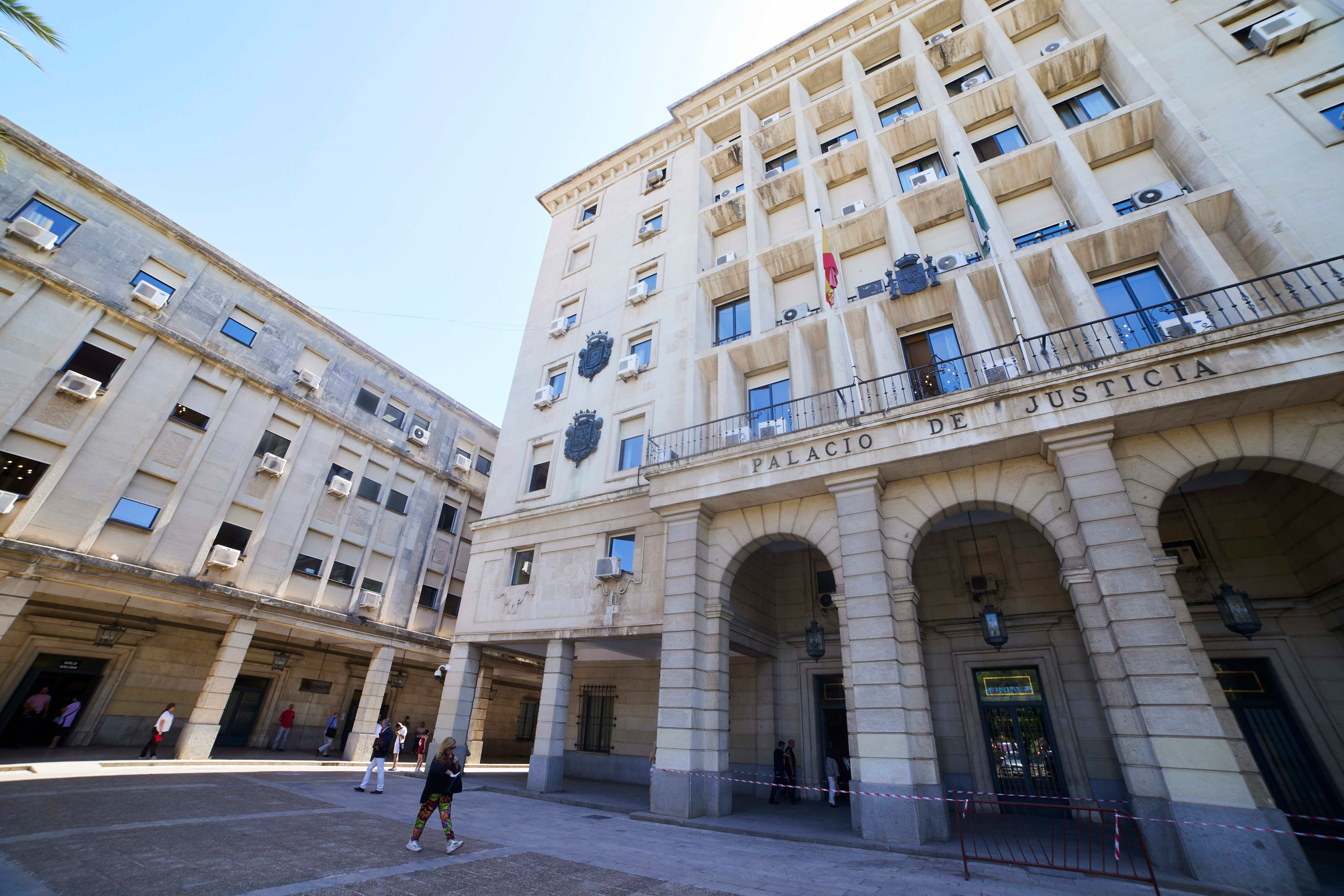 Los jueces critican al Gobierno por imponer logos en los tribunales