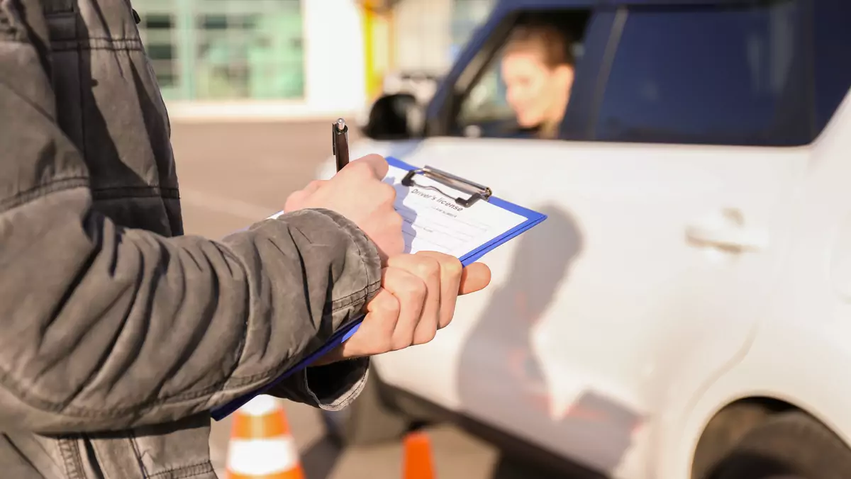 Możliwe drastyczne podwyżki opłat za egzaminy na prawo jazdy