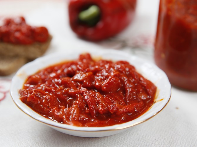 Najlepša jela s paprikama: Ajvar od cepkanih paprika spremila je Marija Plančak iz Ruskog Krstura