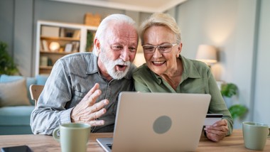 bon senioralny, czyli nowe wsparcie finansowe na polskich seniorów. osoby po 75. roku życia mogą zyskać dodatkowe 2150 zł. od kiedy można składać wnioski o bon senioralny?
