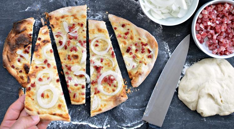 Ez a franciák pizzája: Elzászi lepény. Fotó: shutterstock
