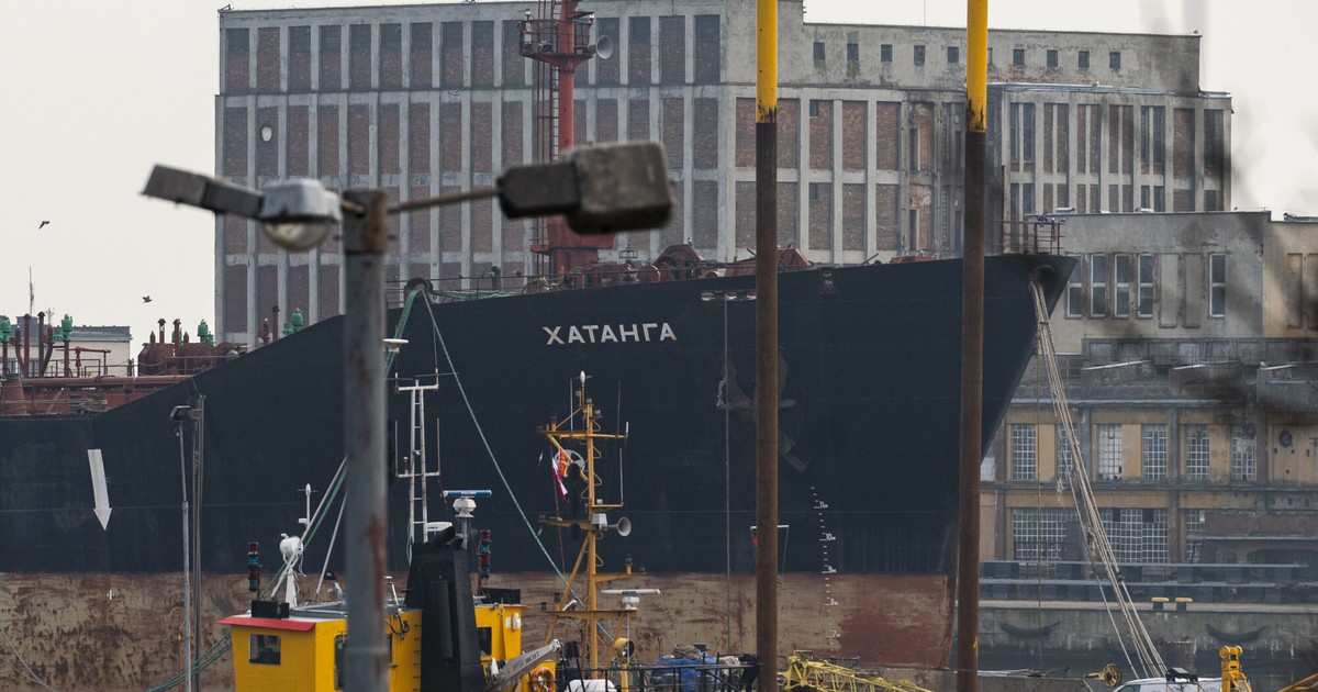 Rosyjski tankowiec widmo stał w Gdyni sześć lat. Teraz trafi na złom
