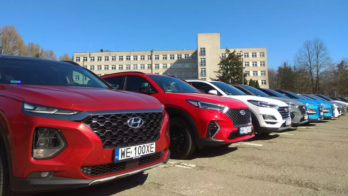 Hyundai – przekazuje samochody szpitalowi