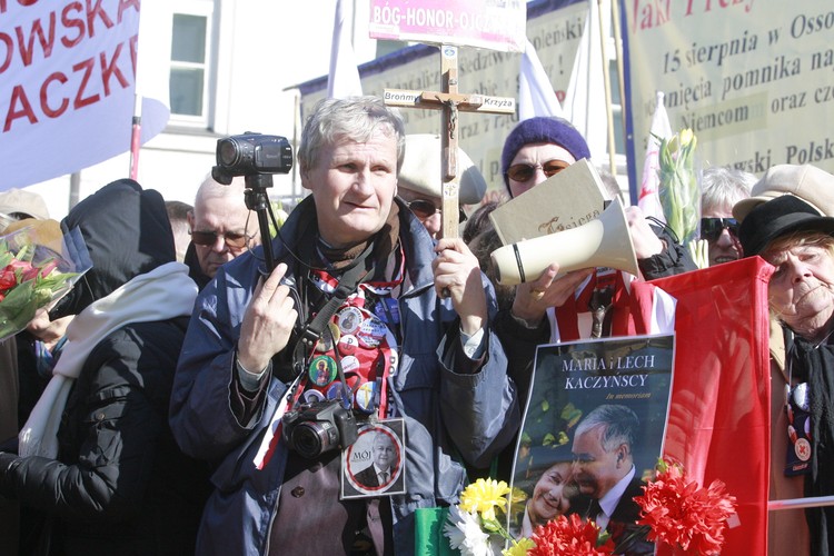 Demonstracja smoleńska w rocznicę katastrofy w Warszawie