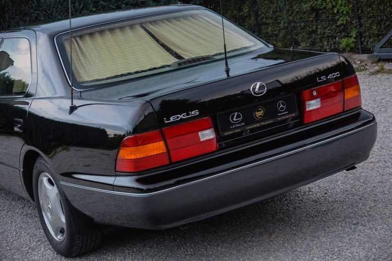 Lexus LS 400 – wyjątkowa historia wyjątkowo długiej limuzyny