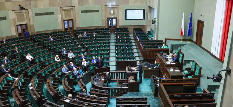 Bosak przed Tuskiem – a kto na szczycie? Zaskakujący lider w nowym sondażu IBRiS