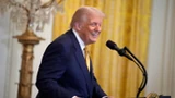 "Wygrał, bo kocha Polaków". Trump chwali Nawrockiego i... udostępnia antyimigranckie nagranie z protestu Konfederacji