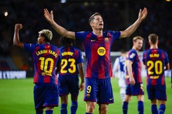 Lewandowski strzelił gola, ale zaliczył też fatalne 'pudło'. Szczęsny nie zachował czystego konta