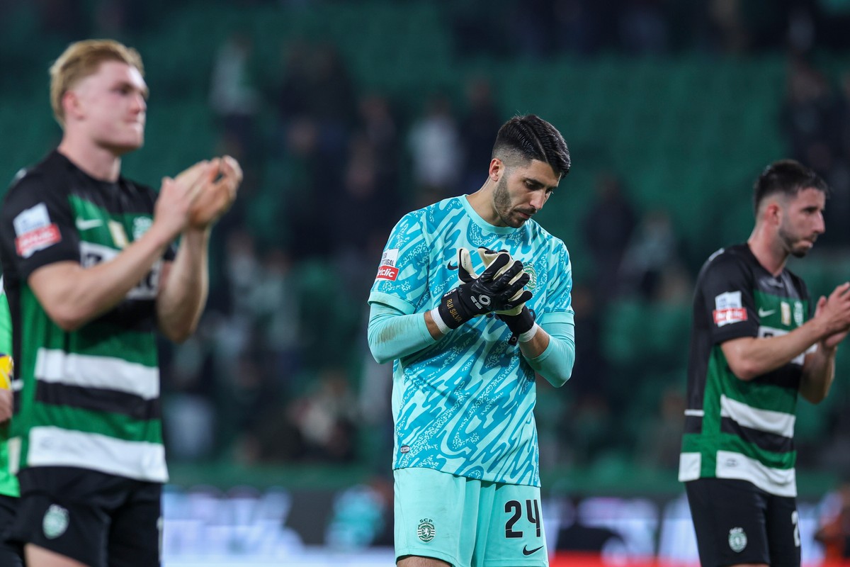 Rui Silva (w środku) strzelił samobója wszech czasów