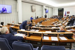Senat wznowił obrady i zaczęło się od sporu. 'Jeśli kobiecie się odmawia głosu, to ja protestuję'