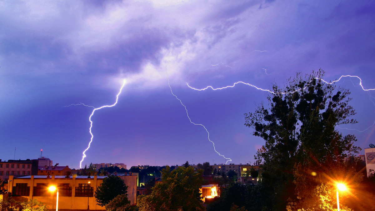 <strong>Ostrzeżenie pierwszego stopnia o burzach z gradem wydał dla regionu Instytut Meteorologii i Gospodarki Wodnej z Gdyni.</strong>