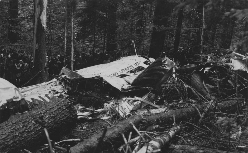 Wrak samolotu Lockheed L-14 Super Electra, który rozbił się 22 lipca 1938 r.