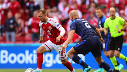 Kulcsfontosságú orvosi vizsgálat előtt áll az Eb-n szívrohamot kapott dán focista – Így térhet vissza a pályára