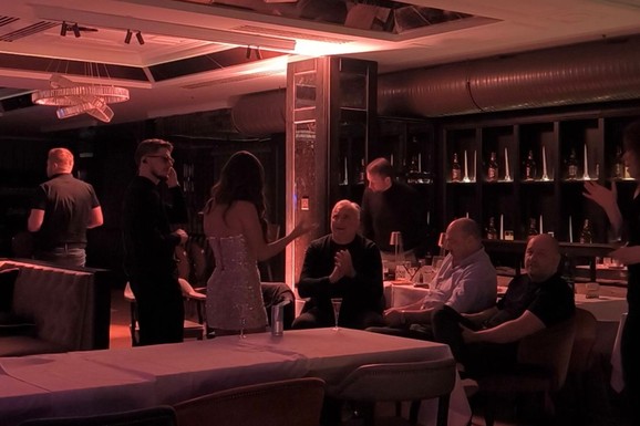 (VIDEO) OTAC LUKE DONČIĆA UŽIVA U KAFANI Na uvce mu peva Tea Bilanović, tu je i Mića Berić: Pogledajte kako su se veselili do jutra