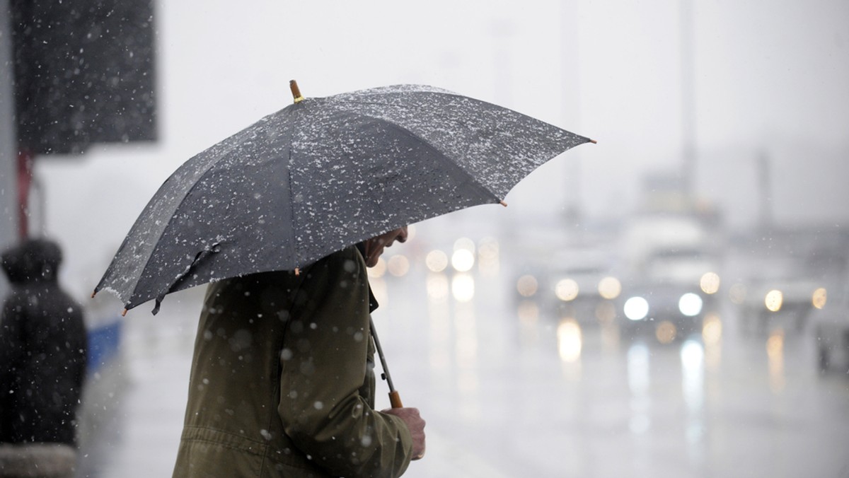 Po mroźnej nocy mieszkańców sześciu województw czekają marznące opady. Instytut Meteorologii i Gospodarki Wodnej wydał ostrzeżenia. Najgorzej sytuacja przedstawia się na Podkarpaciu, gdzie obowiązuje alert drugiego stopnia. Komunikaty obowiązują od dziś do jutrzejszego poranka.