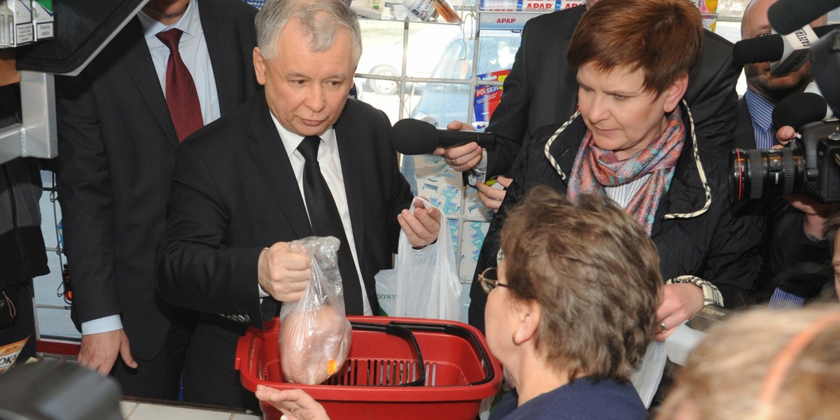 W marcu 2011 roku prezes PiS Jarosław Kaczyński w towarzystwie dziennikarzy robił słynne zakupy w sklepie spożywczym.