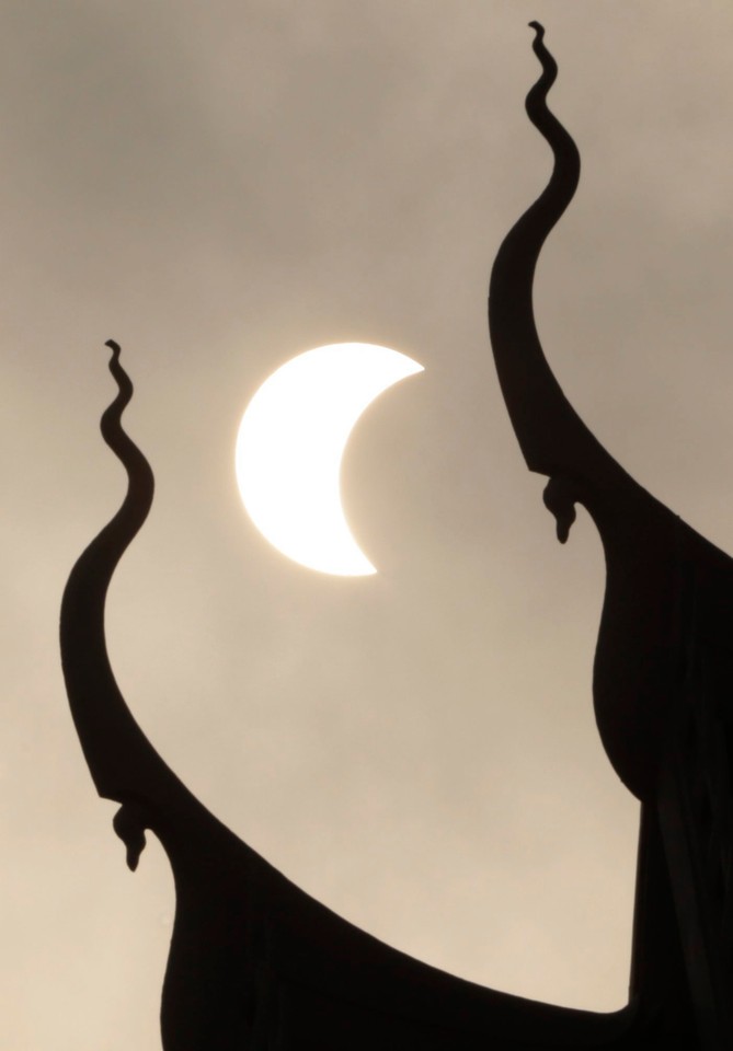 CAMBODIA SOLAR ECLIPSE (Partial solar eclipse in Cambodia)