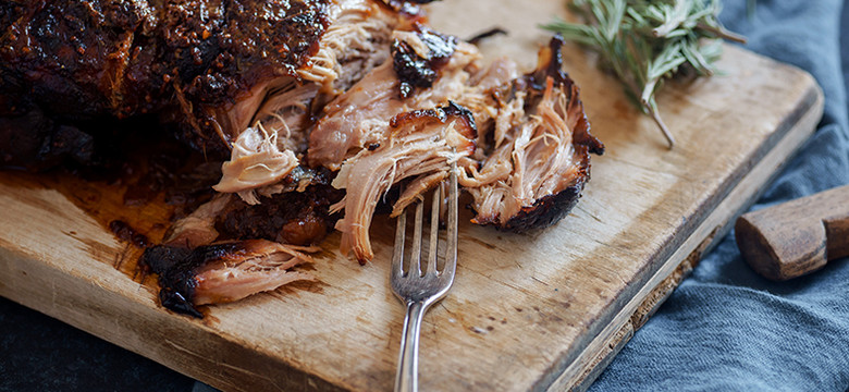 Pulled pork – co to jest? Jak zrobić najlepszą kanapkę z szarpaną wieprzowiną?