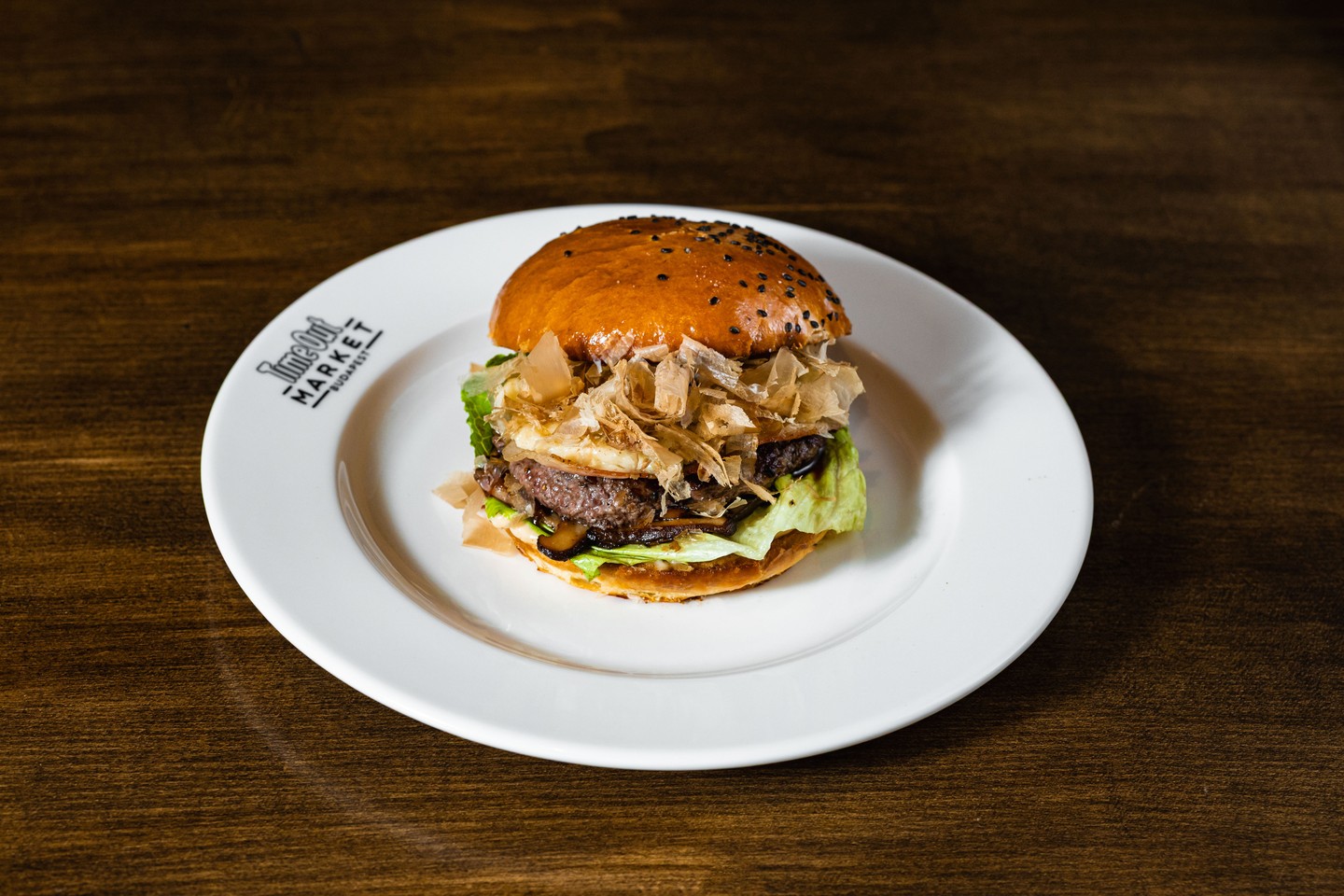 A Tuning Burger finomságait is megkóstolhatod a Time Out Market Budapest kínálatában