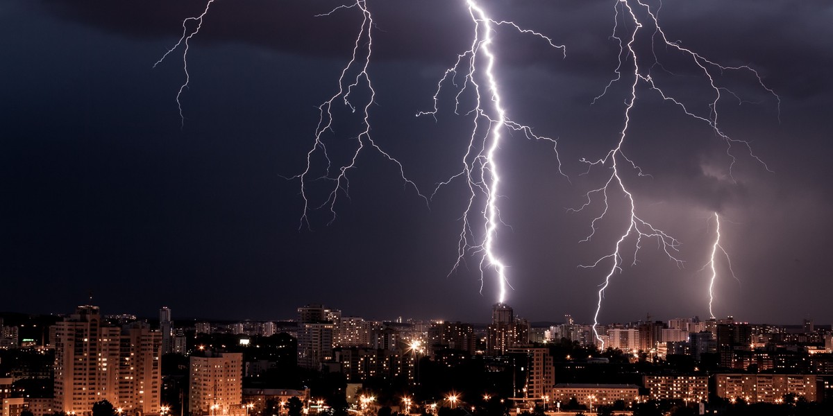 Nad Polską przechodzą gwałtowne burze. Dwie osobo zostały ranne