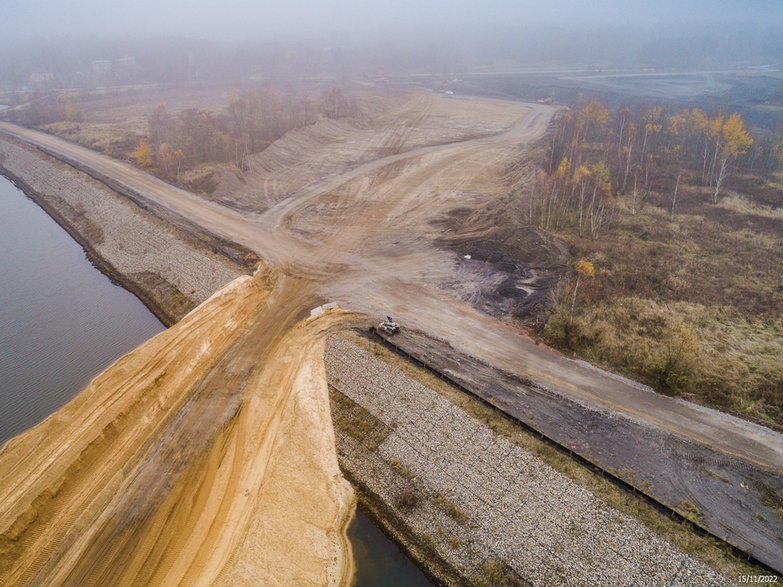 Budowa drogi ekspresowej S-1 - odcinek węzeł Oświęcim - Dankowice - zdjęcia z drona - 15.11.2022 - autor: GDDKiA