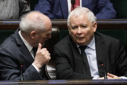 Antoni Macierewicz i Jarosław Kaczyński w Sejmie