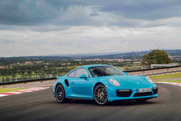 Porsche 911 Turbo S Miami-Blue fot. materiały prasowe