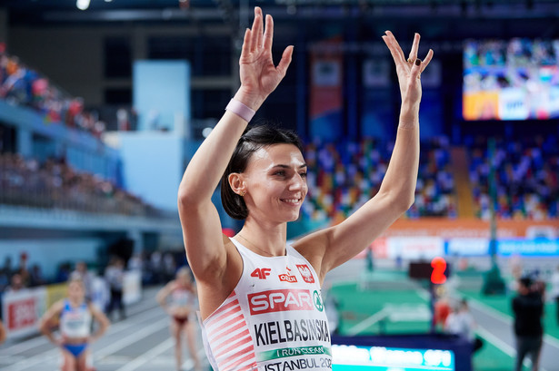 Stambuł, Turcja, 03.03.2023. Polka Anna Kiełbasinska przed półfinałowym biegiem na 400 m podczas halowych mistrzostw Europy w lekkiej atletyce, 3 bm. w Stambule. (js) PAP/Adam Warżawa