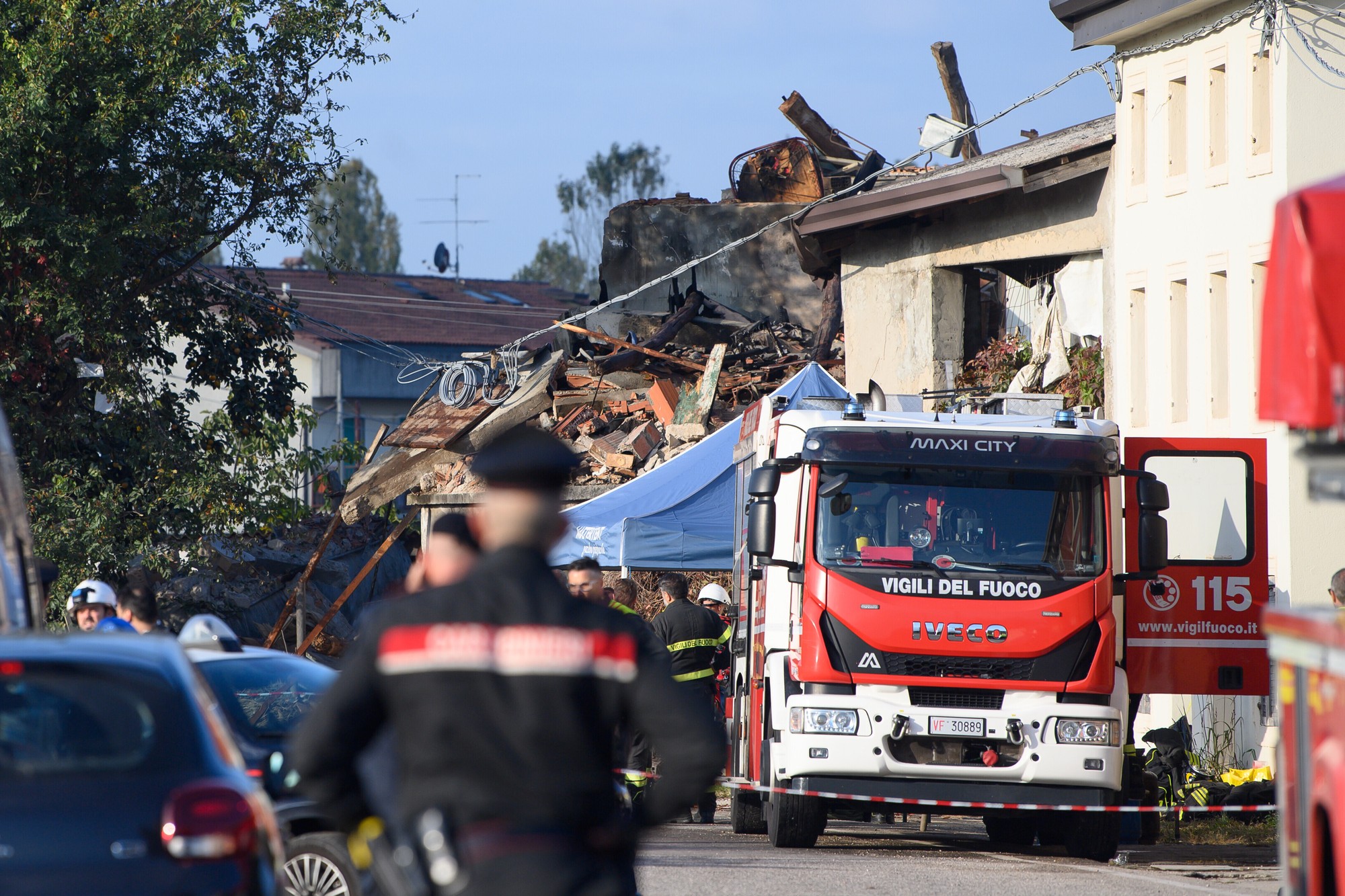 Pri pokuse vysťahovať rodinu z domu v talianskej provincii Verona zahynuli traja policajti.