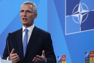 Stoltenberg: Ukraina ma prawo atakować wojskowe cele w Rosji. Użycie do tego zachodniej broni nie uczyni NATO stroną konfliktu