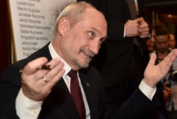 Antoni Macierewicz Patriota Roku 2016 MON polityka Prawo i Sprawiedliwość PiS