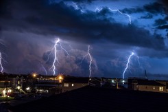 Duża zmiana pogody. Wracają burze z gradem. Alerty IMGW prawie dla całej Polski