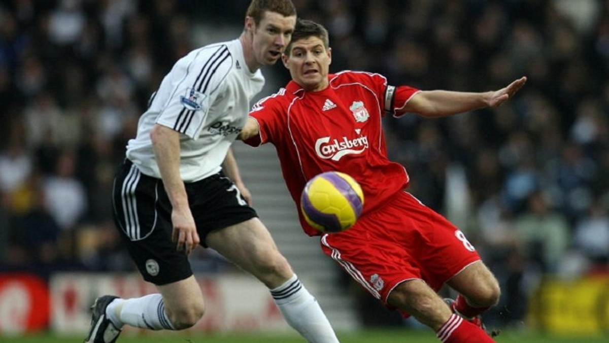 Swego czasu uważany za najlepszego piłkarza świata. Symbol i ikona Liverpoolu. Steven Gerrard. Kapitan The Reds po raz ostatni zagra dziś na Anfield Road. Później przeniesie się na piłkarską emeryturę do USA.