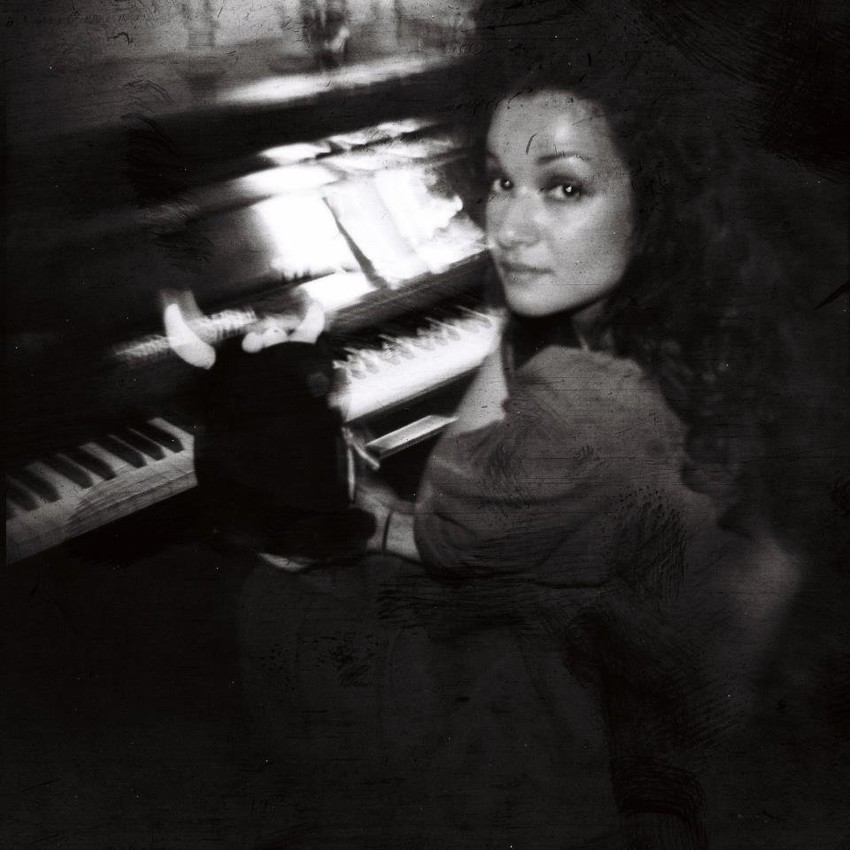 Katarina Pejak na omotu novog albuma "First hand stories" (Foto: Ivana Čutura)