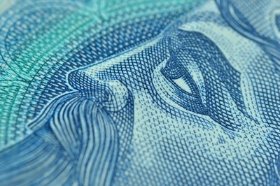 Eksport rośnie, import spada. NBP podał dane za maj