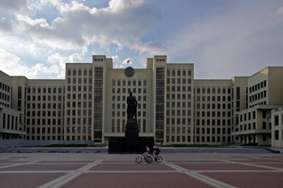 Ukraiński sztab generalny: Rosja gromadzi samoloty i siły specjalne na Białorusi