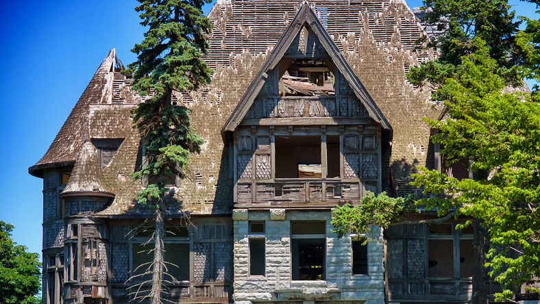 10 abandoned mansions around the world that likely used to