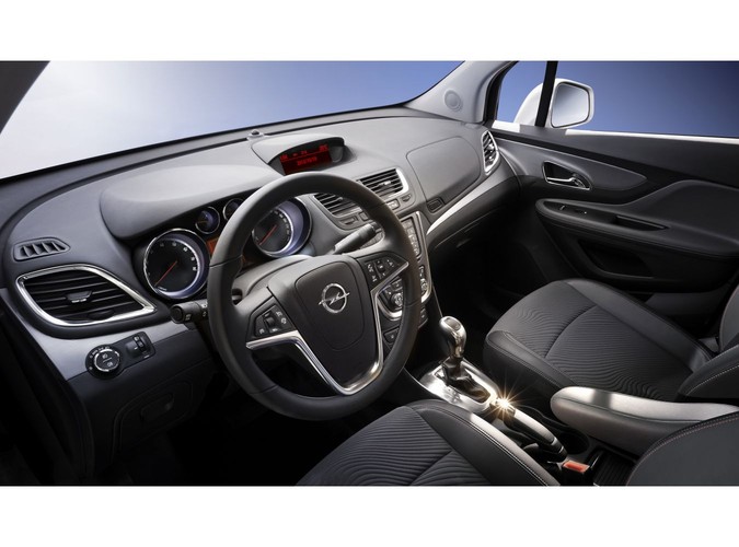 Zarówno silnik 1.4 Turbo, jak i 1.7 CDTI mogą być połączone z sześciobiegową manualną lub sześciobiegową automatyczną skrzynią biegów