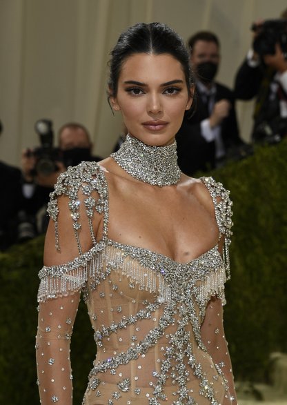 Kendall Jenner w prześwitującej kreacji na Met Gala 2021